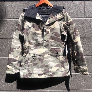 OAKLEY - SMALL - SNOWBOARD / SKI JACKET - NEW WITH TAGS